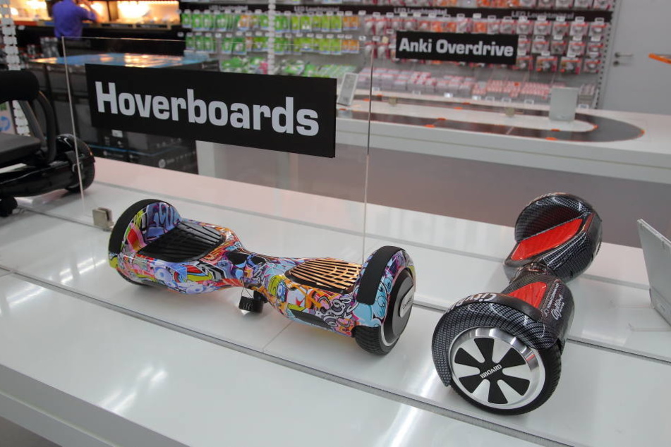 Futuristische Technik bei Saturn: Der Elektromarkt in der Altmarkt-Galerie
hat umgebaut und präsentiert sich modern.