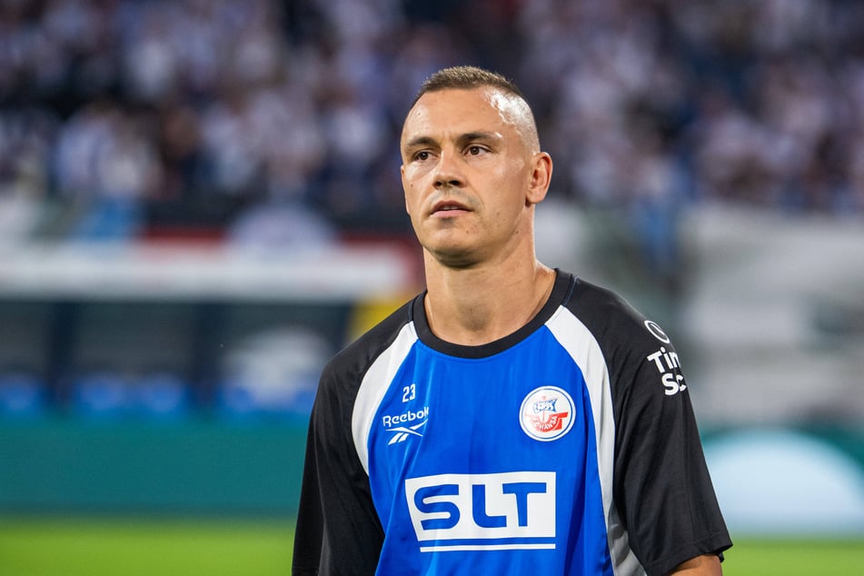 Hansa siegt, doch Kapitän Franz Pfanne (31) guckt in die Röhre.