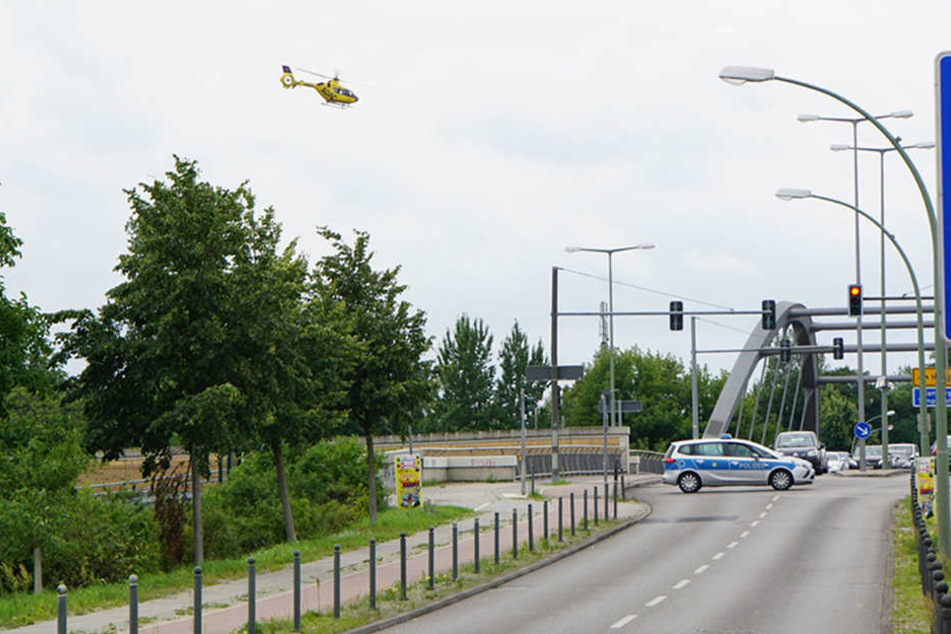 Johannisthaler Chaussee ist während der Spurensicherung und Zeugenaufnahme im Unfallbereich gesperrt. Zufahrt zu den anliegenden Wohngrundstücken ist eingeschränkt möglich.