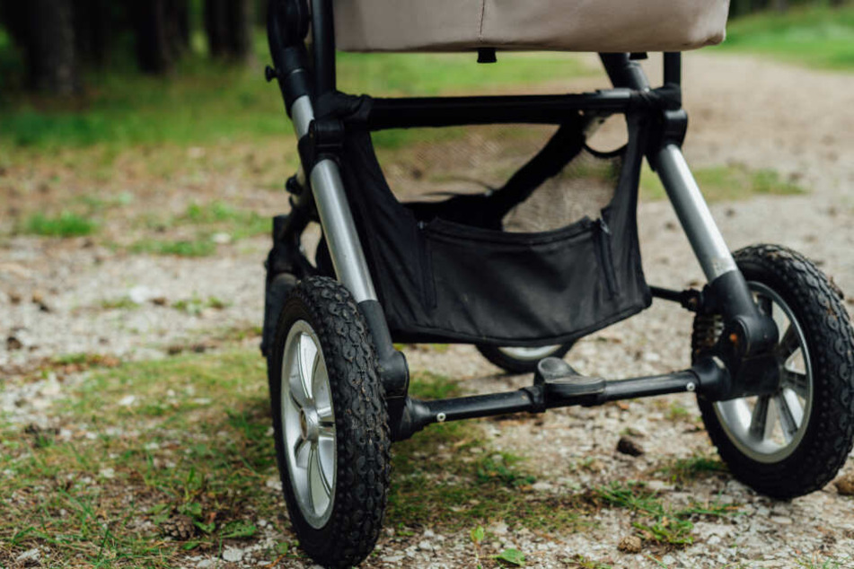 Ein Kinderwagen wurde abgefackelt, verletzt wurde niemand. (Symbolbild)