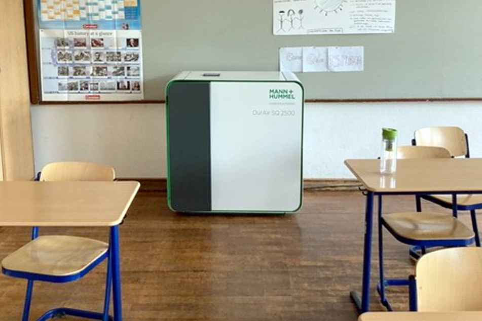 Einige Schulen haben bereits Luftfilter angeschafft, um Schülern einen sicheren Schulalltag zu gewährleisten zu können.
