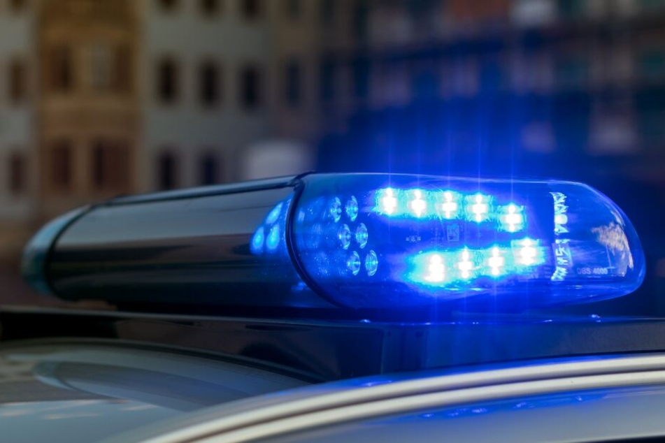 Die Polizei nahm schließlich den Unfall auf. (Symbolbild)