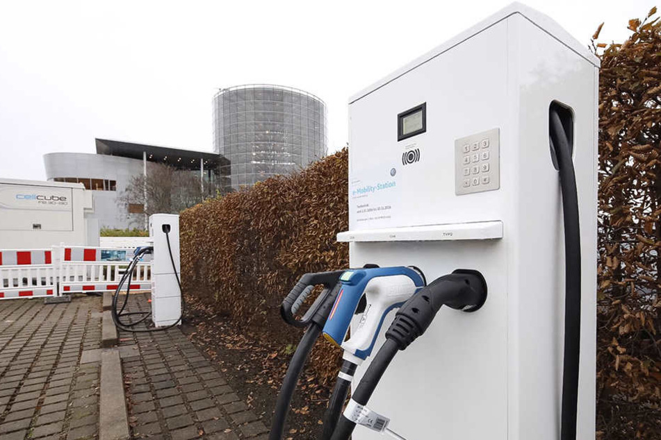 Der E-Golf wird per Batterie betrieben und soll 300 Kilometer weit fahren können.