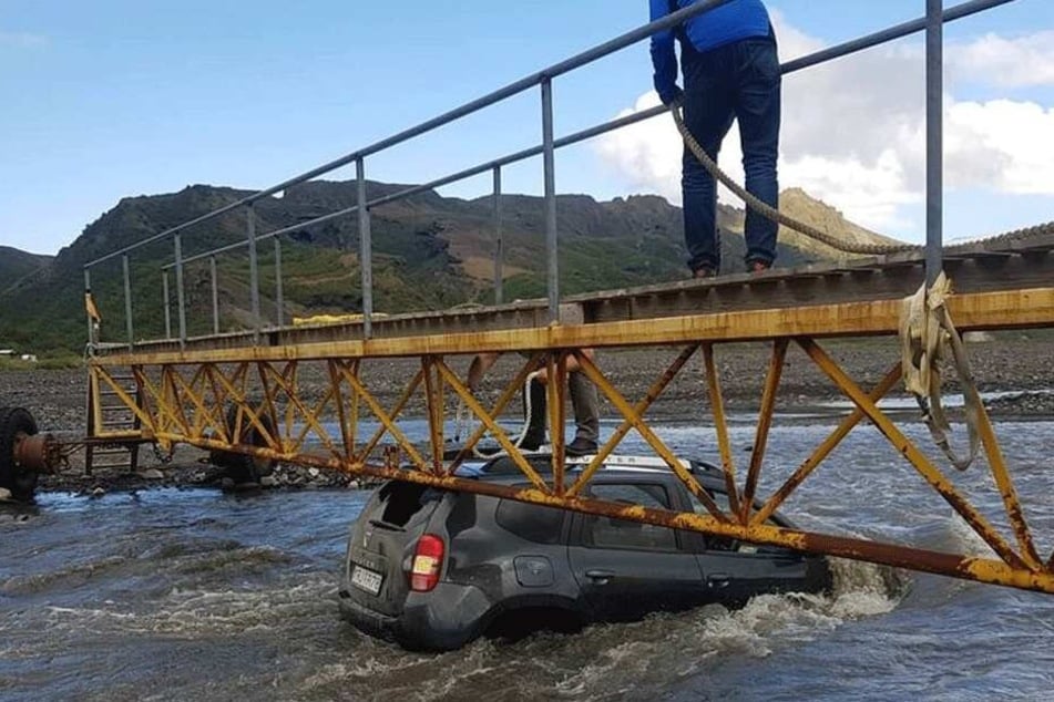 Touristen-Fail auf Island: Pärchen will Fluss mit Auto durchqueren