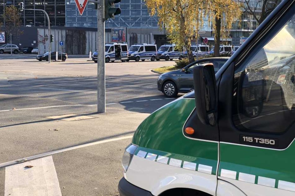 Die Polizei ist mit einem Großaufgebot in Chemnitz.