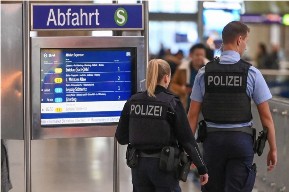 Den Beamten der Bundespolizei fiel während ihrer Streife ein alkoholisierter Mann (46) im Hallenser Hauptbahnhof auf. (Symbolbild)