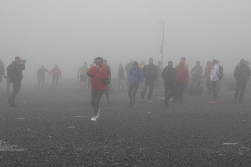 Trotz des Unwetters waren im Harz am Sonntag einige Wanderer unterwegs.
