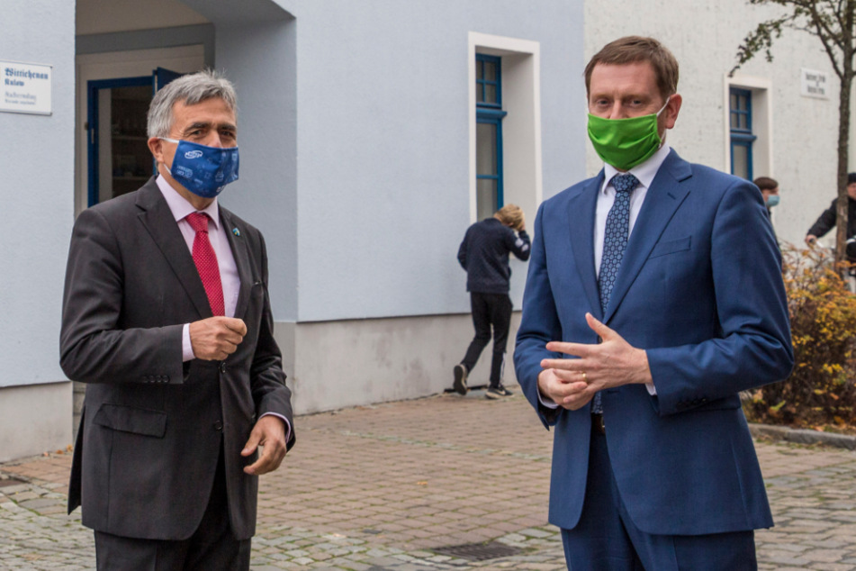 Landrat Michael Harig (60, l.) vor wenigen Tagen zusammen mit MP Michael Kretschmer (45, beide CDU) in Wittichenau.