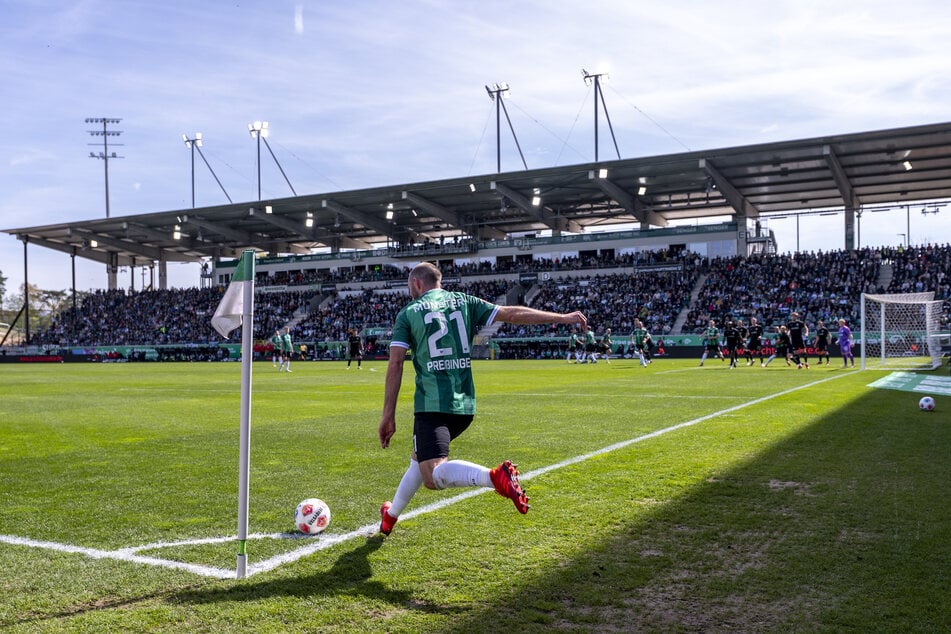 Rhynern weicht heute zum Nachbarn ins Preußenstadion aus.