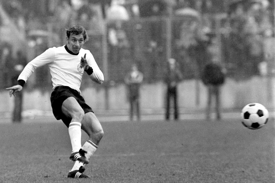 Fußball-Legende Horst-Dieter Höttges (†79) beim Länderspiel gegen Bulgarien im Hamburger Volksparkstadion