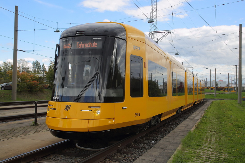 Startet auch in den kommenden Tagen am Betriebshof Gorbitz als rollende Fahrschule: der mit WLAN und Klimaanlage ausgerüstete Stadtbahnzug.