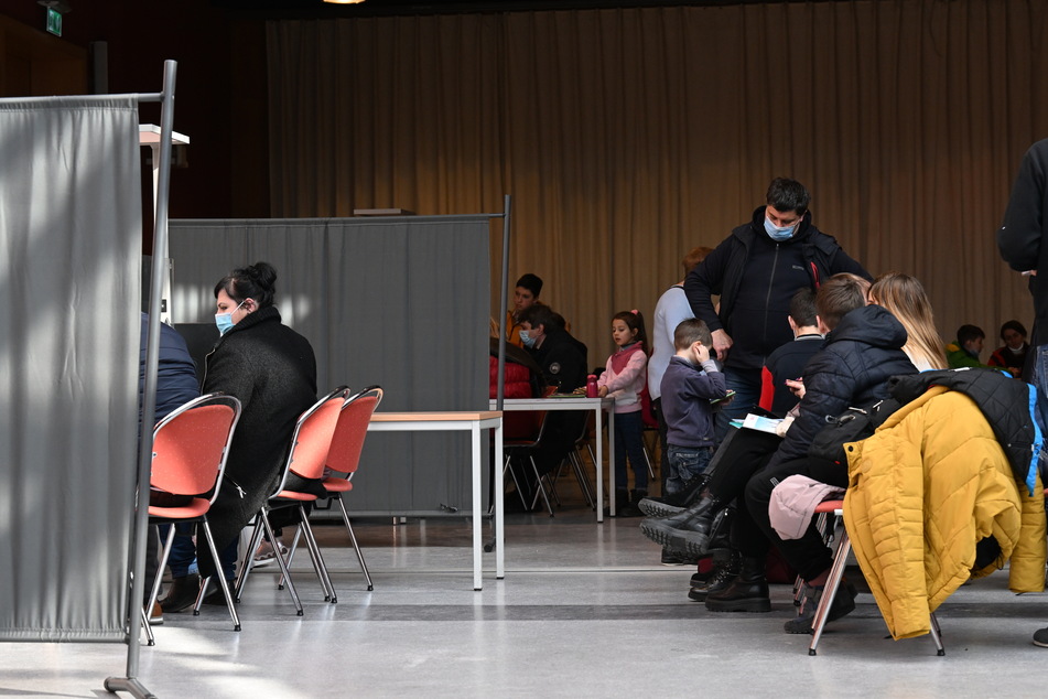 In einem Kulturtreff hat die Stadt Halle ein zentrales Aufnahme- und Registrierungszentrum für ukrainische Geflüchtete eingerichtet.