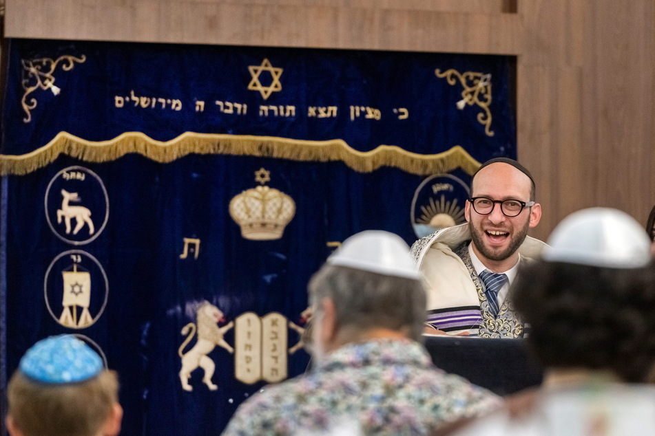 Rabbi Akiva Weingarten (39) beim Freitagsgottesdienst in der Jüdischen Kultusgemeinde Dresden.