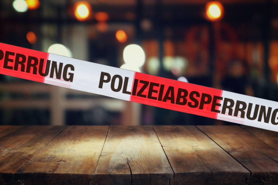 Ein allein spielender Junge (6) ist am Freitagnachmittag bei einer Familienfeier von einem Tisch gestürzt. Kurz darauf starb er im Krankenhaus. (Symbolbild)