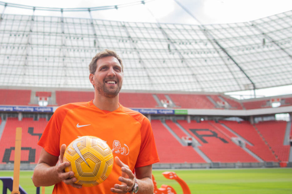 Am Wochenende spielt er in Leverkusen für den guten Zweck Fußball.