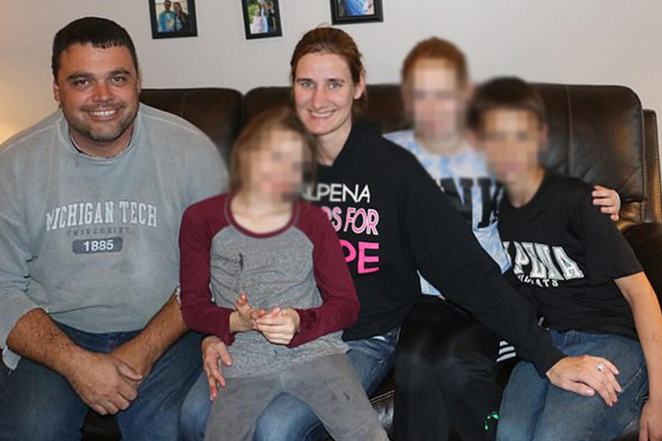 Heather mit ihrem Ehemann und ihren drei Kindern.