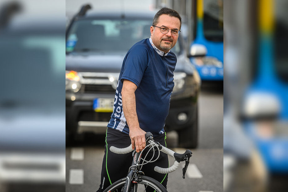 Thomas Lörinczy (48) vom ADFC schätzt den Fahrrad-Anteil am Verkehr auf nur sechs Prozent.