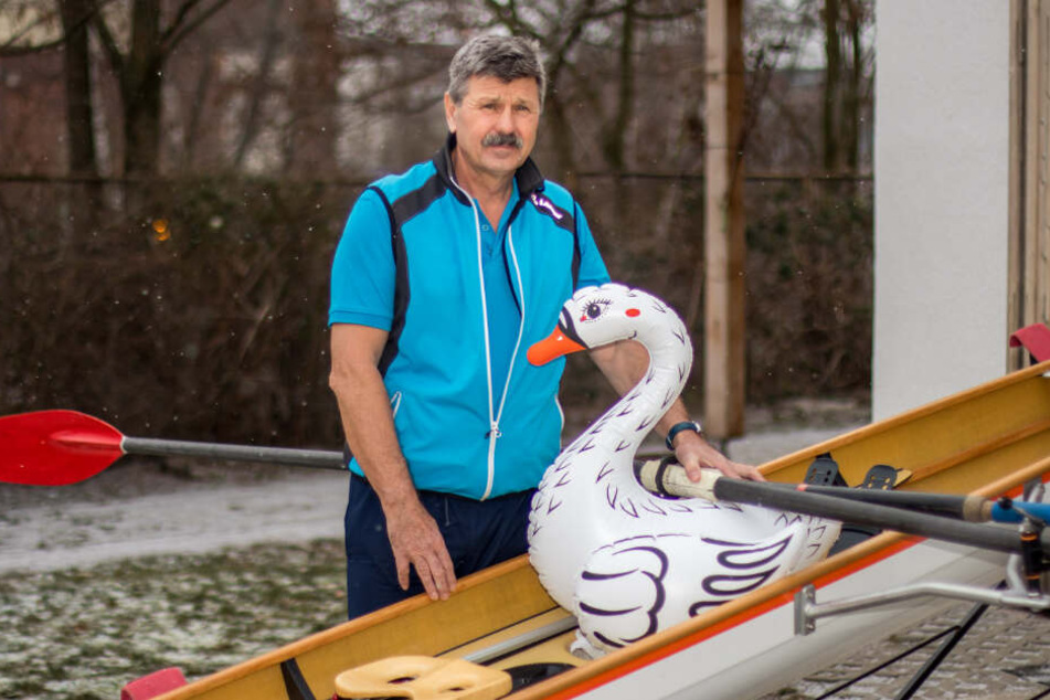 Der Leipziger Ruderer Manfred Heine hatte einen schweren Crash mit einem Schwan - und Glück im Unglück. Heute kann er über die Geschichte schmunzeln.