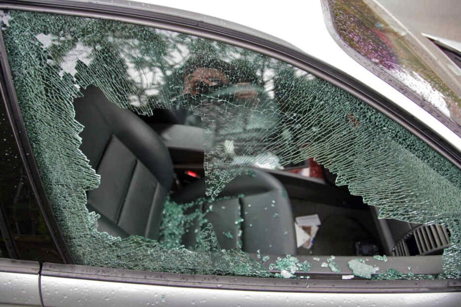 Ein umheimlicher Schütze schießt in Bischofswerda auf Autos.