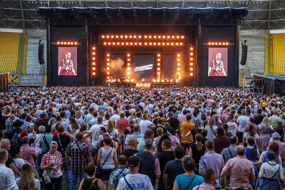 Rund 2,5 Stunden konnten die Schlager-Fans ihr Idol genießen.