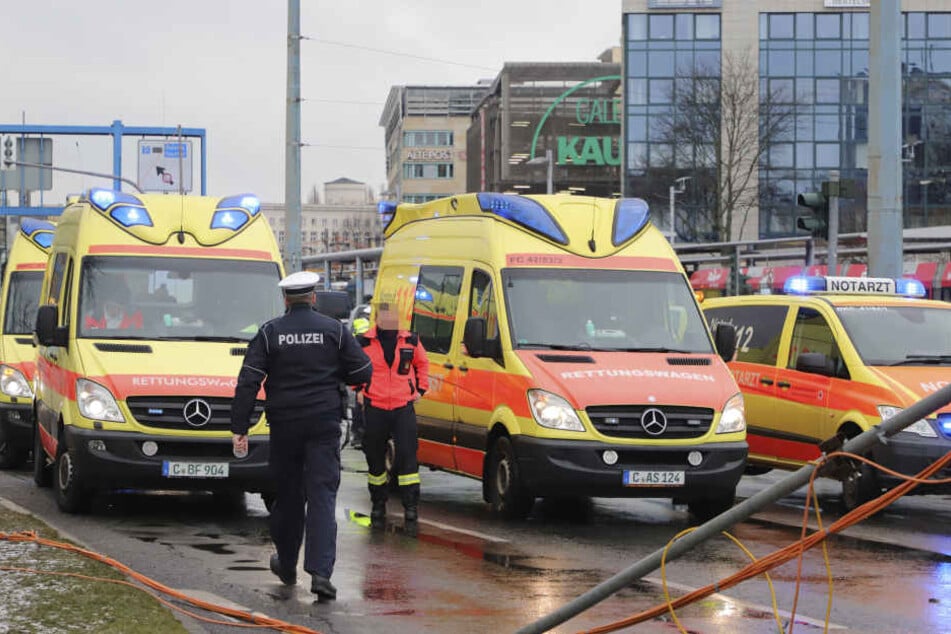 Drei Fußgänger wurden bei dem Unfall verletzt.