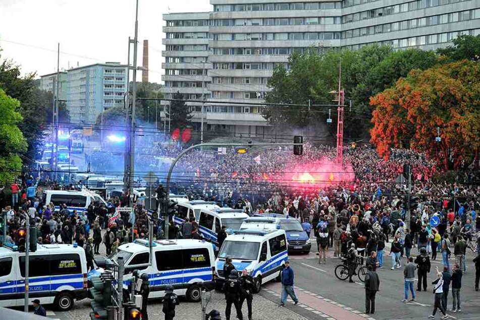 Im August und September 2018 steig die Zahl der politisch motivierten Straftaten in Chemnitz - von rechts wie links.