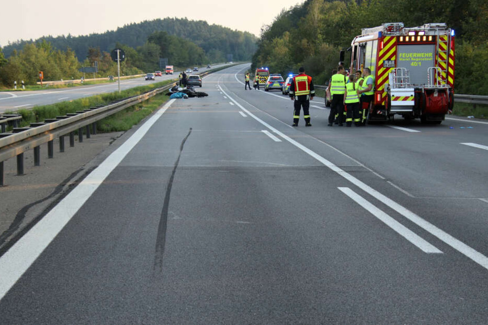 Ein Audifahrer legte eine Vollbremsung ein, ein zweiter Motorradfahrer konnte nicht mehr ausweichen.