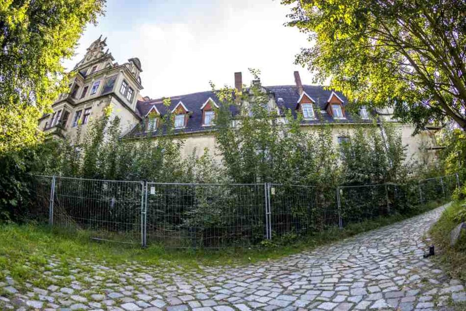 Der versuchte Einbruch in Schloss Gauernitz endete für einen Dresdner auf dem Revier. Sein Komplize wird noch gesucht...
