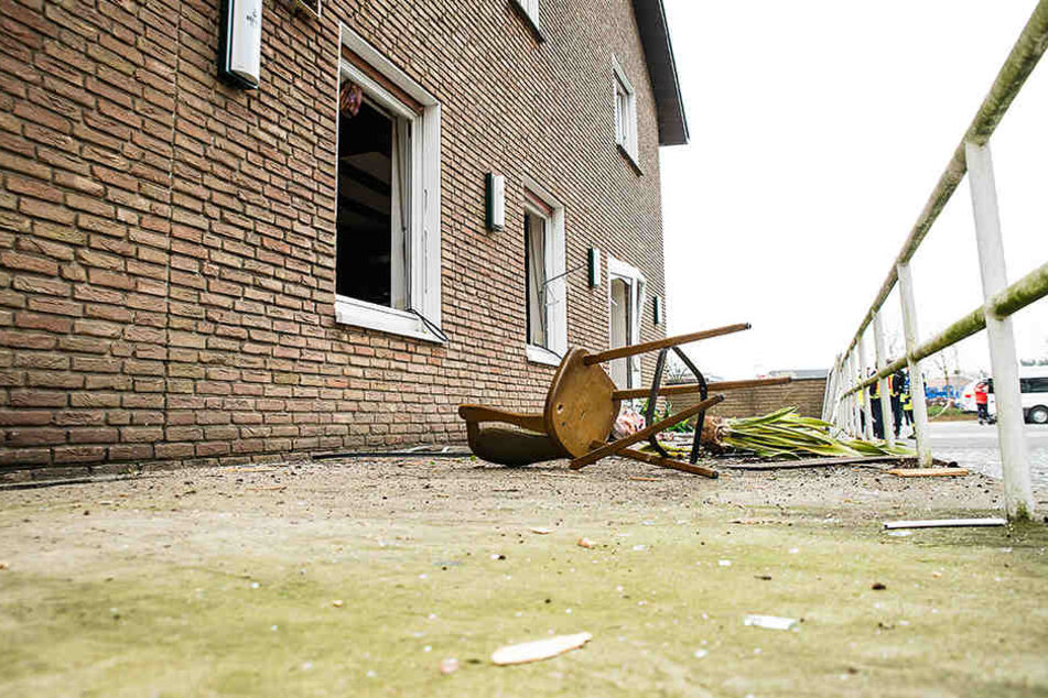 Die Explosion war so heftig, dass Fenster- und Türrahmen durch die Gegend flogen.