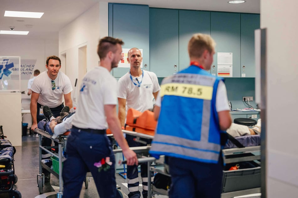 Die Sanitätswache der Aicher Ambulanz Union ist so ausgerüstet, dass auch kardiologische Probleme schnell untersucht werden können.