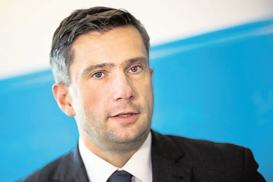 Sachsens Wirtschaftsminister Martin Dulig (45, SPD) findet die Trasse zwischen Annaberg-Buchholz und Schwarzenberg als Teststrecke für modernes Bahnfahren ideal.