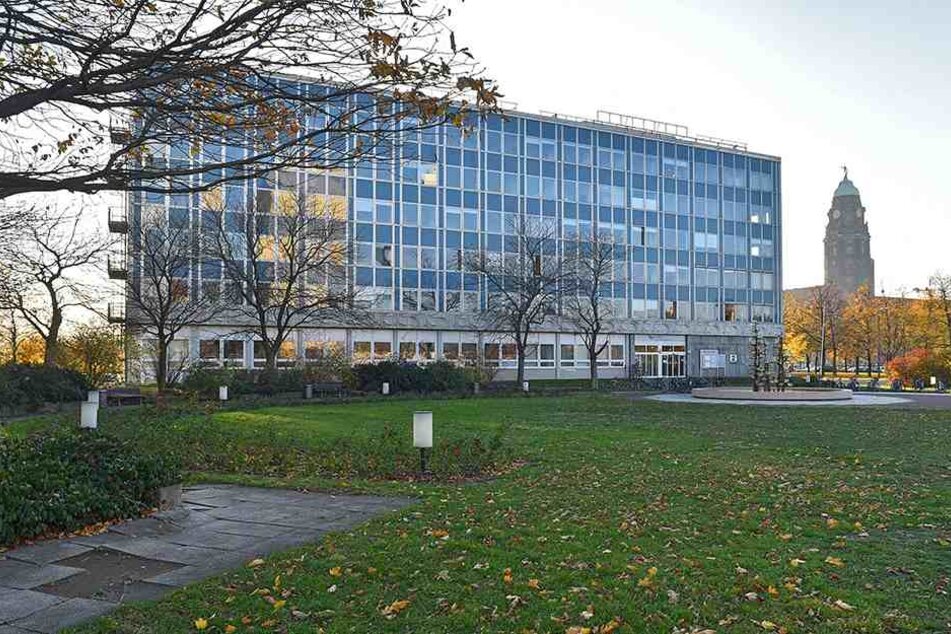 Einbrecher stiegen ins städtische Rechtsamt an der Grunaer Straße ein.