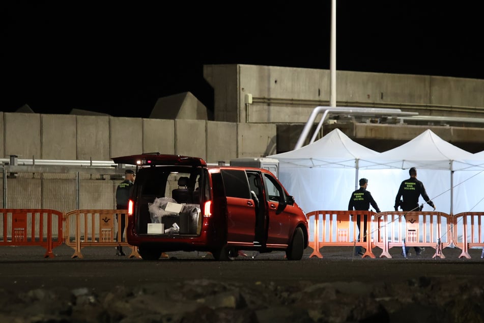 Im Hafen wurde sich bereits seit Tagen auf die Ankunft der MV Hondius vorbereitet.
