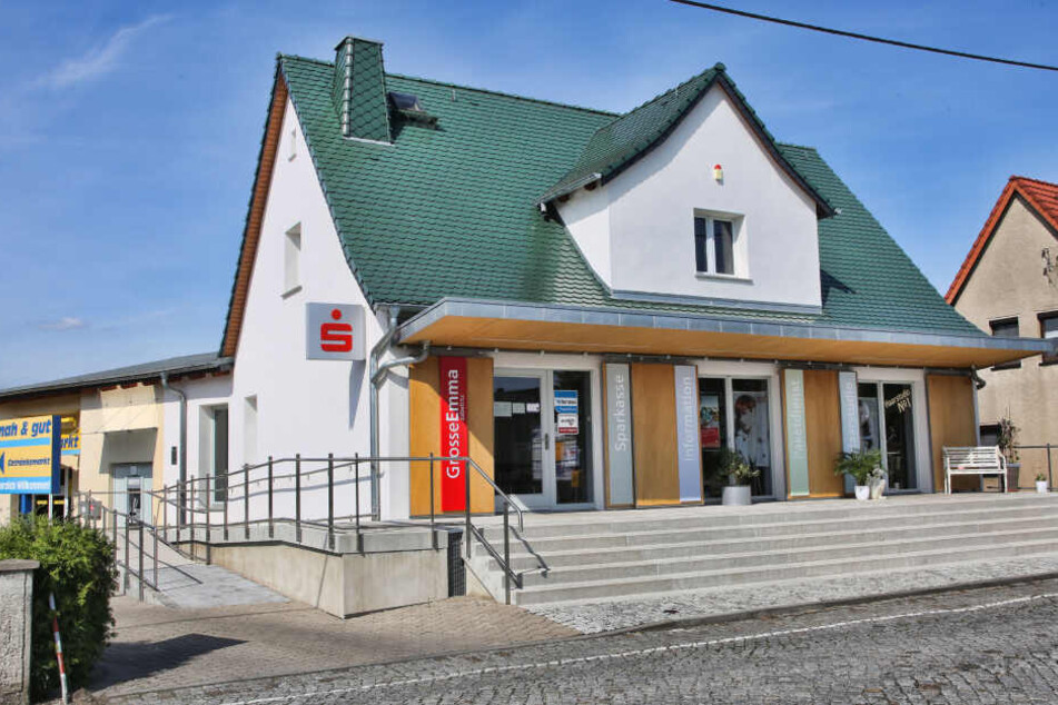 Diese Sparkassenfiliale im Großenhainer Ortsteil Zabeltitz überfielen drei Täter im Juni 2015.