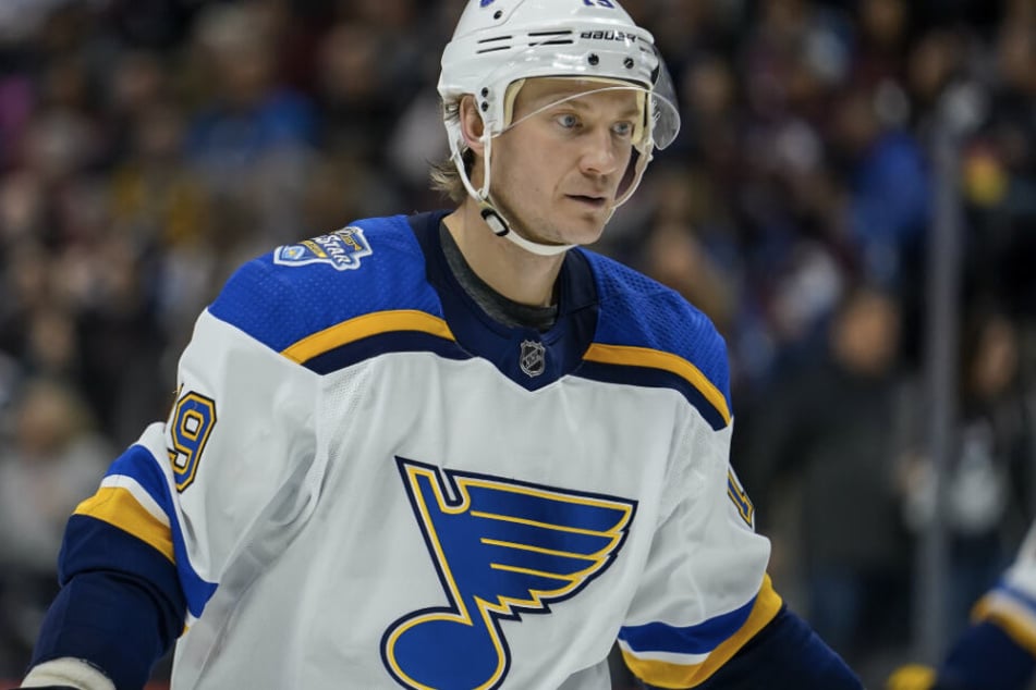 Jay Bouwmeester von St. Louis Blues in Aktion bei einem Spiel gegen die Colorado-Lawine.