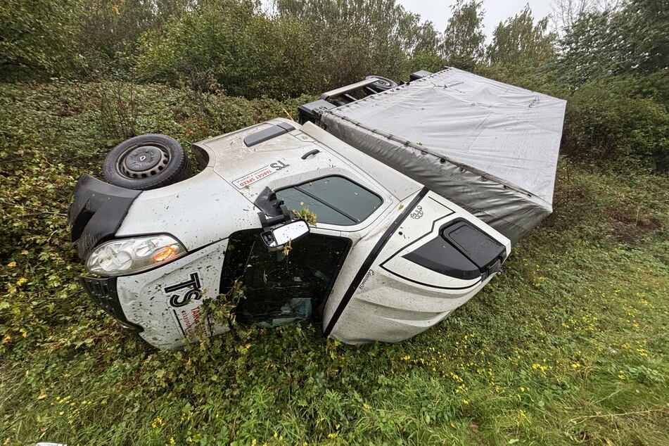 Der 19-jährige Fahrer wurde beim Unfall nur leicht verletzt.