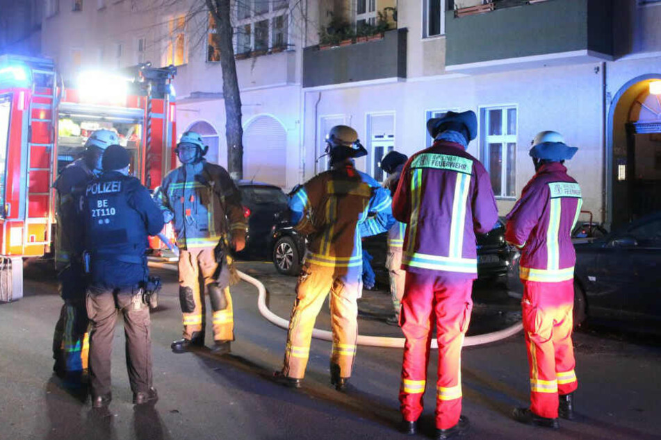 Feuerwehrleute am Einsatzort.