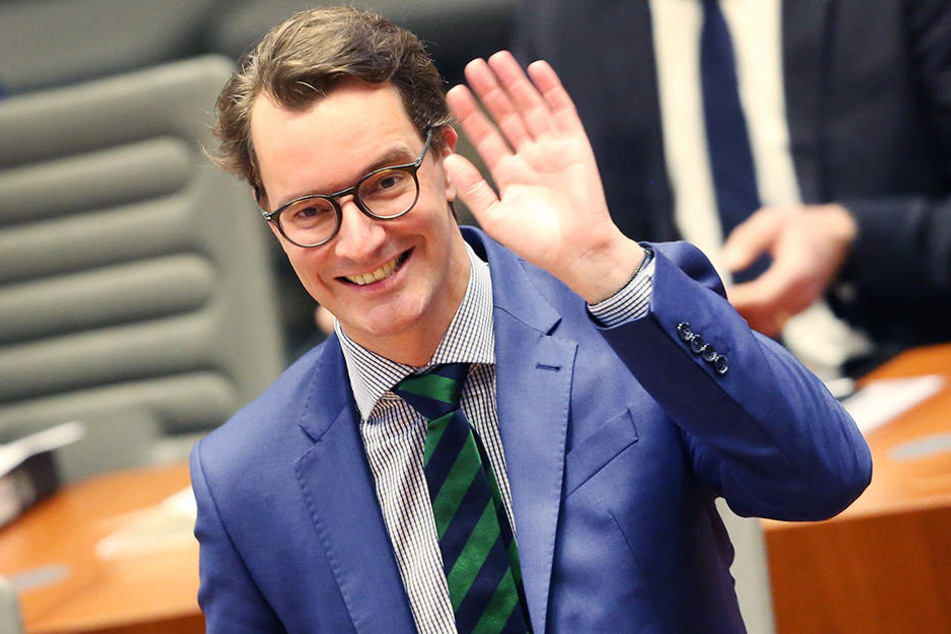 Hendrik Wüst (CDU) hat am Dienstag eine entsprechende Vereinbarung unterzeichnet.