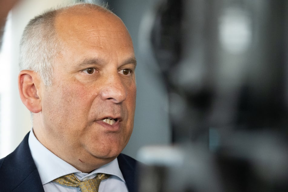 Hessens Innenminister Roman Poseck (56, CDU) hat sich deutlich positioniert.