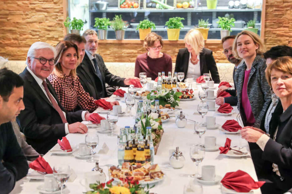 Zur Kaffeetafel lud das Ehepaar ins Café Central in der Innenstadt.