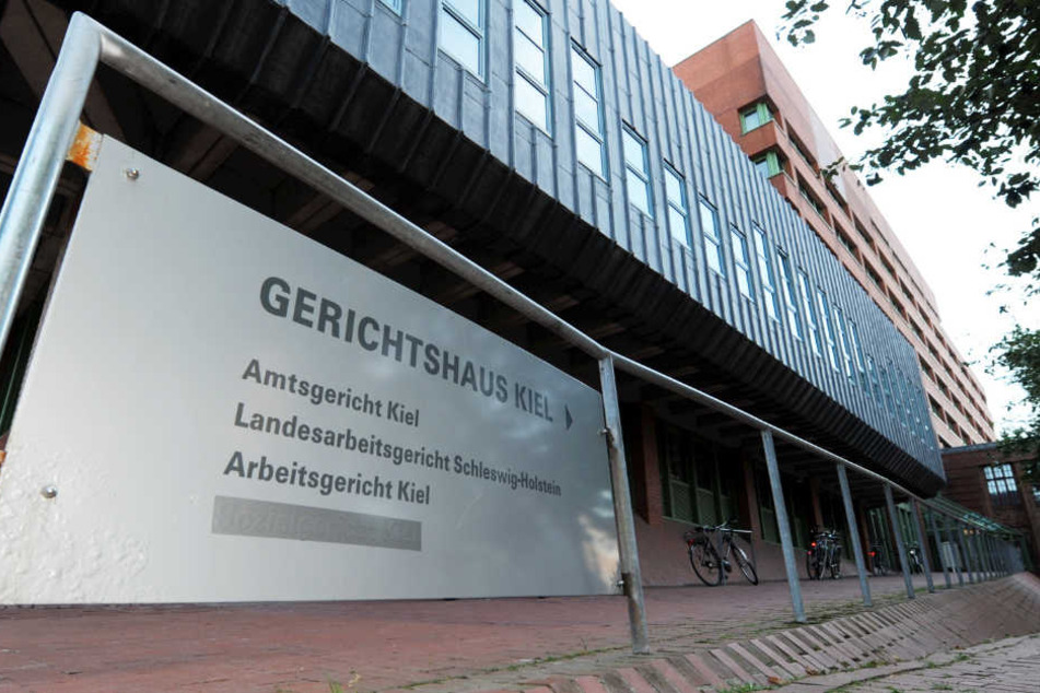Ein geladener Zeuge lag mehrere Tage tot auf einer Toilette im Amtsgericht Kiel.