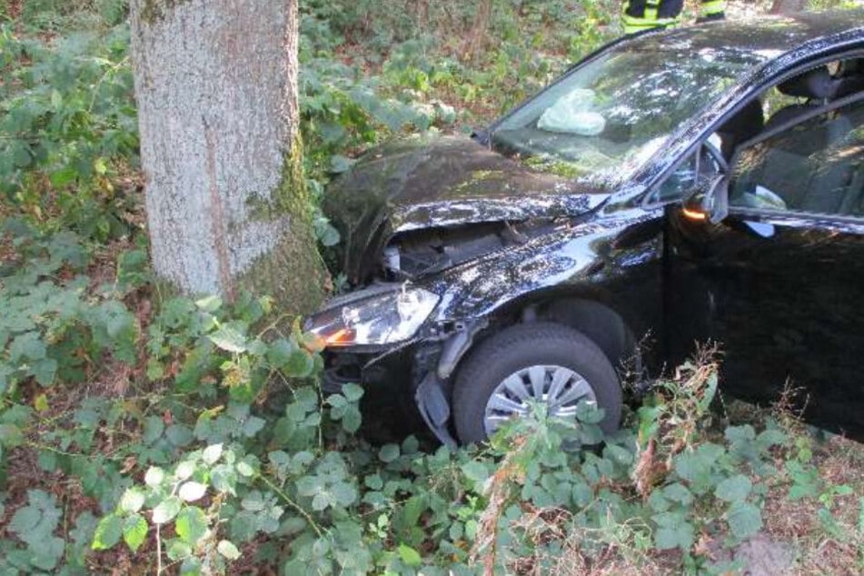 Auch der andere Wagen kam von der Straße ab.