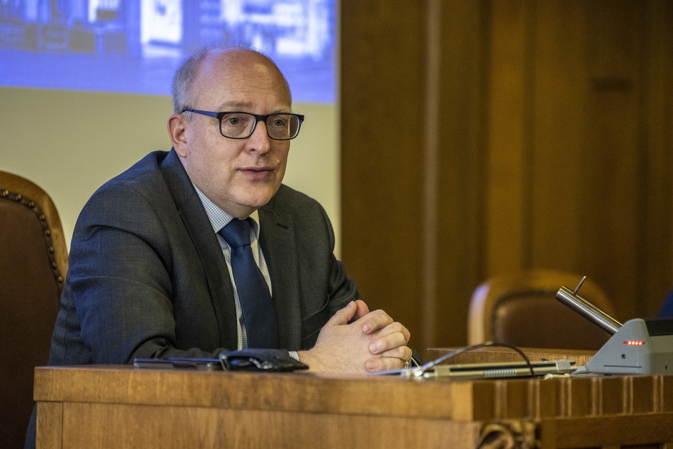 Oberbürgermeister Sven Schulze (50, SPD) verurteilt den Überfall.