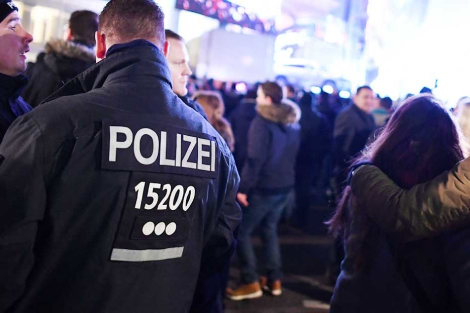 In der Silvesternacht 2016 waren die Männer von der Polizei verhaftet worden (Symbolbild).
