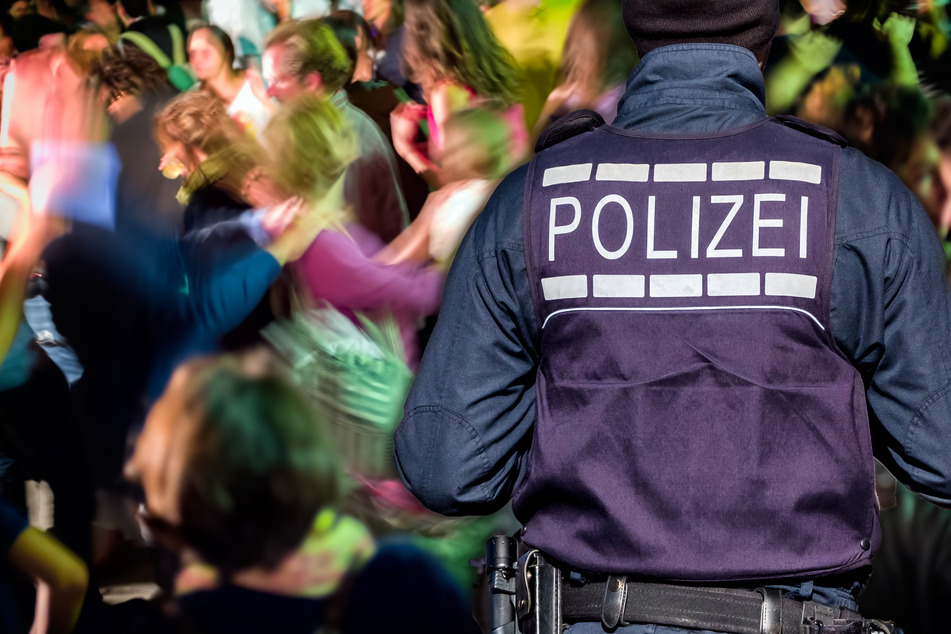 Der Polizei gelang es erst mithilfe von Verstärkung, die Party in Wetzlar aufzulösen. (Symbolfoto)