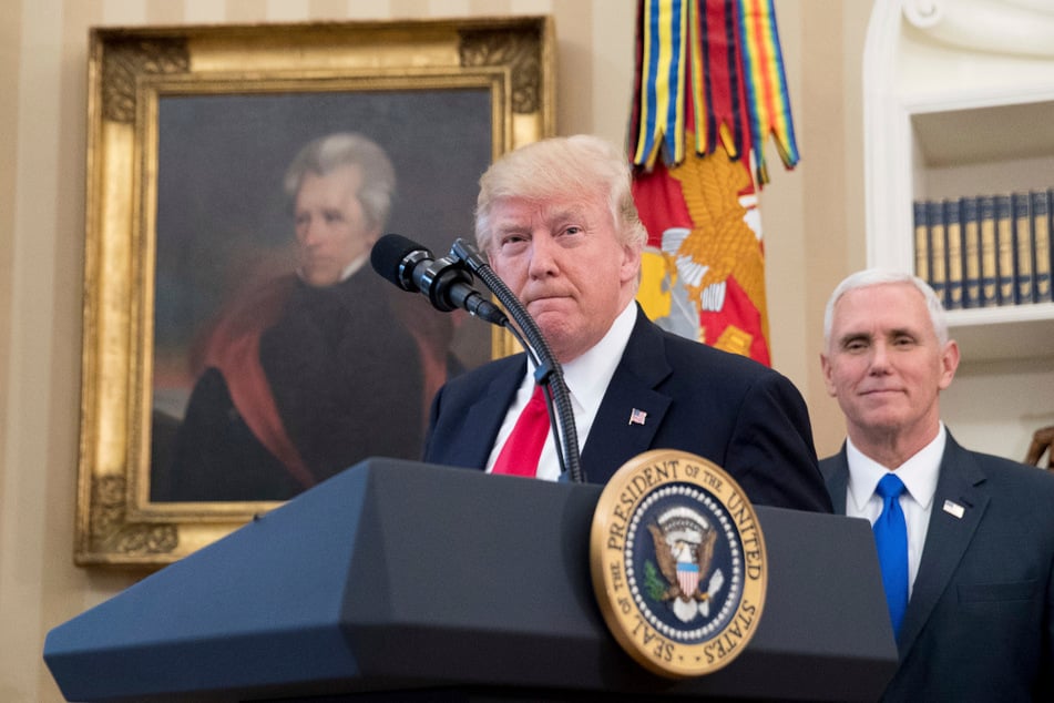 Der US-Senat hat mit Unterstützung von vier Republikanern eine Resolution verabschiedet, die Präsident Donald Trump (80) anweist, den Krieg gegen den Iran zu beenden.