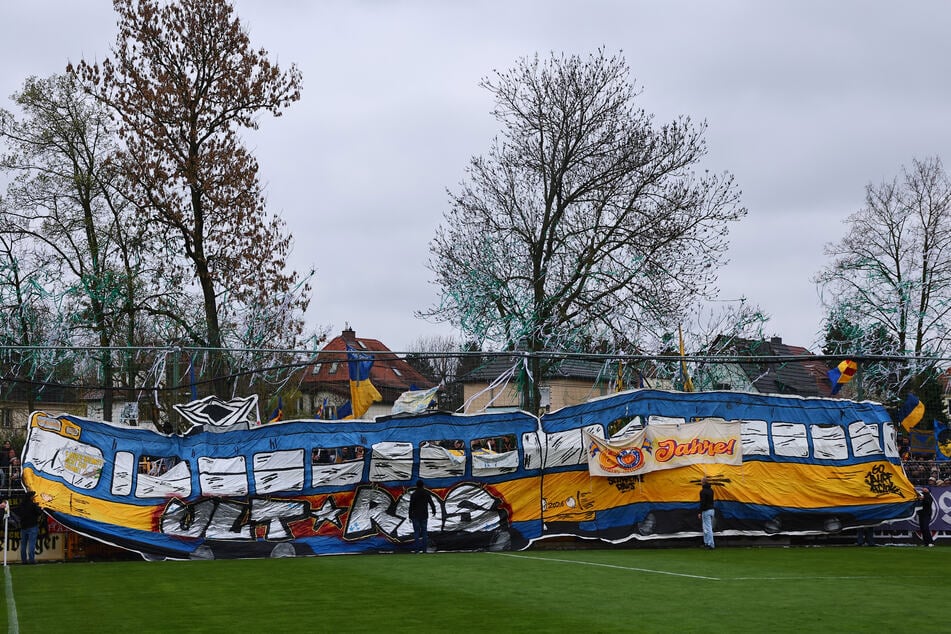 Lok-Choreo beim Spiel gegen Chemie.