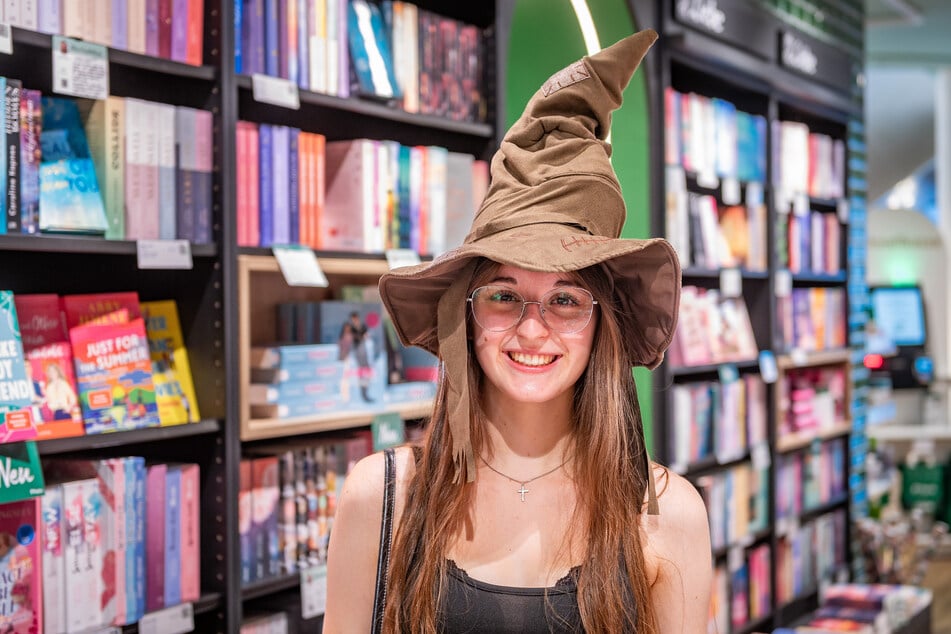 Sophie (19) aus Dortmund ist riesiger Harry-Potter-Fan und war froh, als der "Sprechende Hut" sie als "Gryffindor" identifizierte.