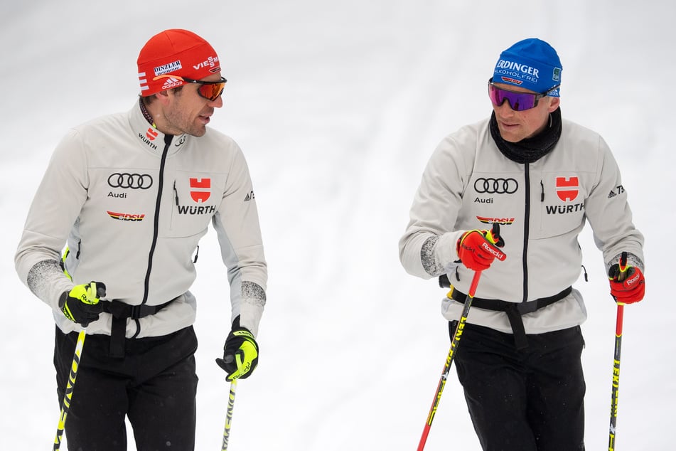 Arnd Peiffer (37, l.) und Erik Lesser (36) teilten sich beinahe ihre gesamte Biathlon-Karriere über ein Zimmer und gründeten dort den Podcast "Das Biathlon-Doppelzimmer".