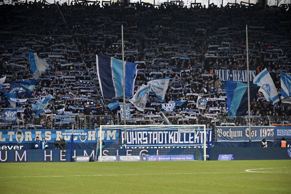 In der Bochumer Ostkurve ist "choreographiertes Springen" vorerst tabu.